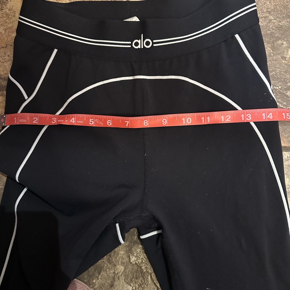 ALO Yoga Black leggings with White Piping Detail